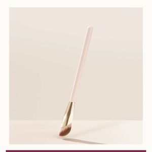 Rare Beauty Liquid Touch Concealer Brush